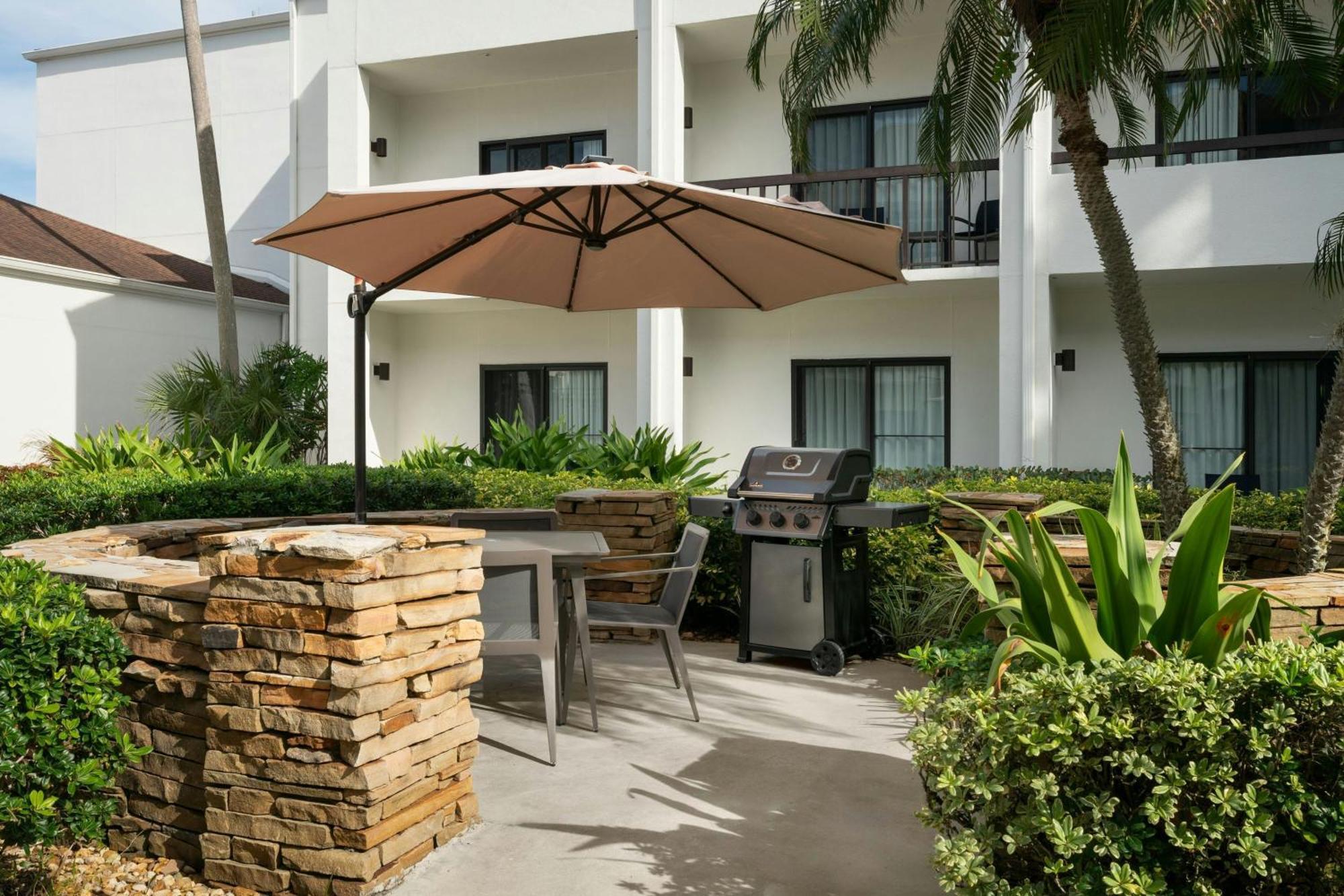 Hotel Courtyard Melbourne West Exterior foto