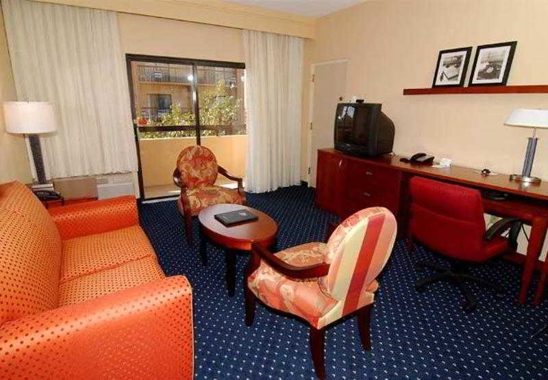 Hotel Courtyard Melbourne West Habitación foto